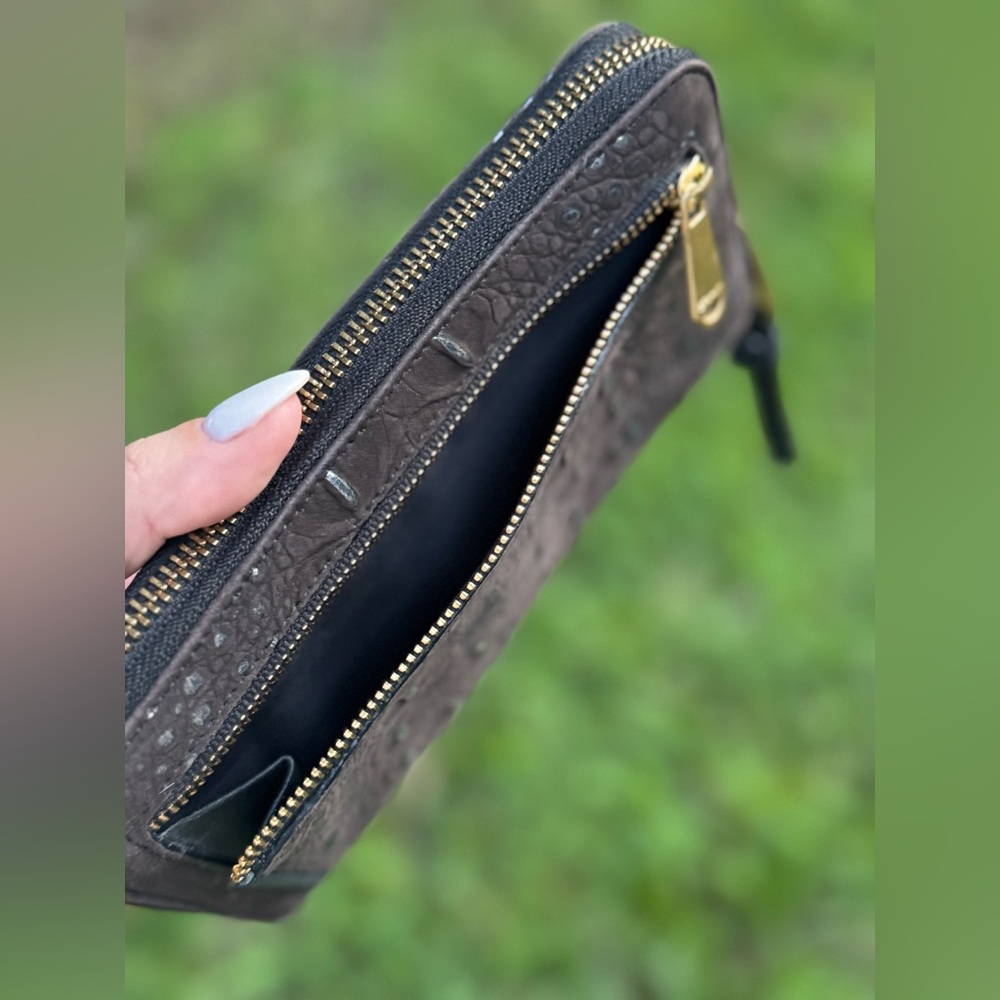 Brown Brahmin Wallet - Picture 4 of 12